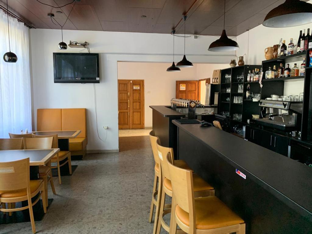 Pivovar Maly Janek - Restaurace, Penzion A Stany Jince 외부 사진